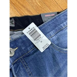 Torrid Bombshell Skinny Jeans size 22‎ Premium Stretch High Rise Distressed NWT